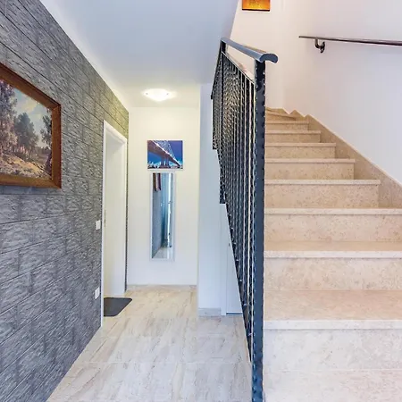 Four-bedroom In Holiday home Rovinjsko Selo