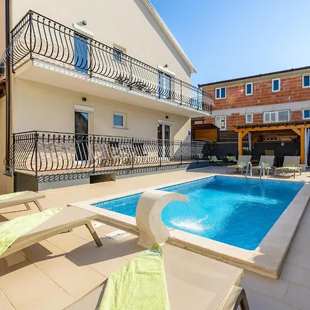 Four-bedroom In Holiday home *