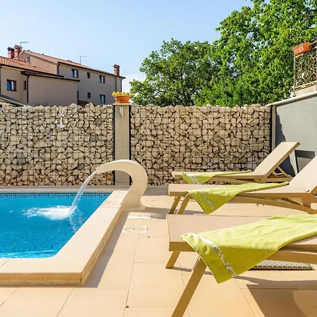 Ferienhaus Four-bedroom In Rovinjsko Selo