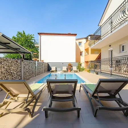 Four-bedroom In Holiday home *