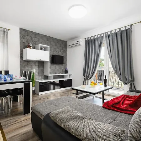 Four-bedroom In Holiday home Rovinjsko Selo