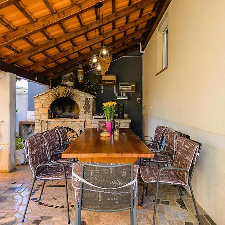 Four-bedroom In Rovinjsko Selo